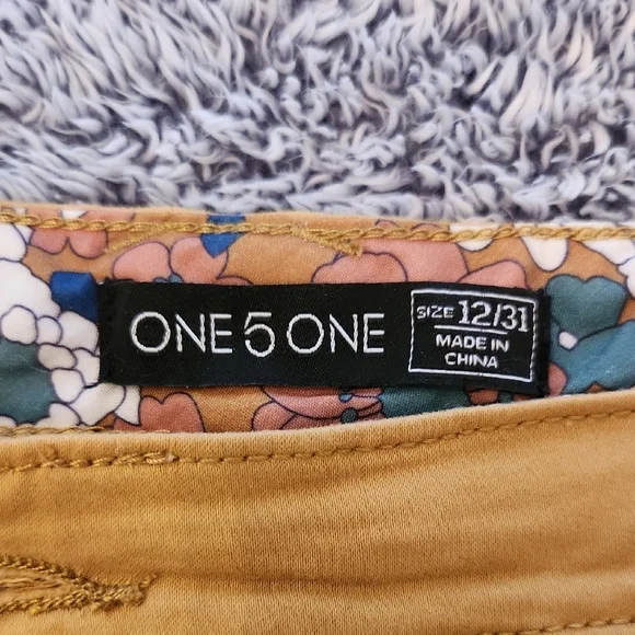 One Teaspoon Mustard Cargo Shorts - Picture 2 of 4